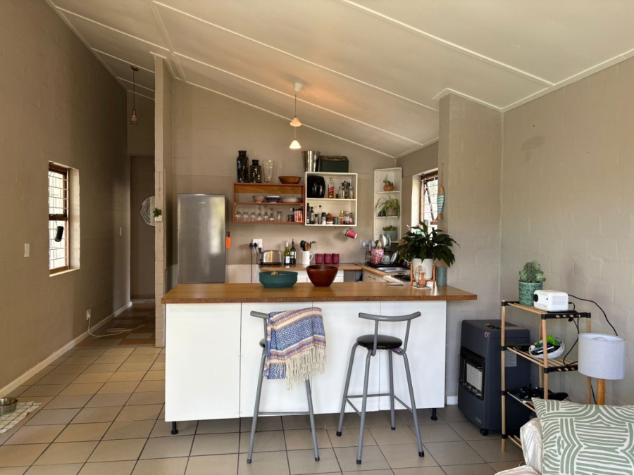 To Let  Bedroom Property for Rent in Capri Western Cape